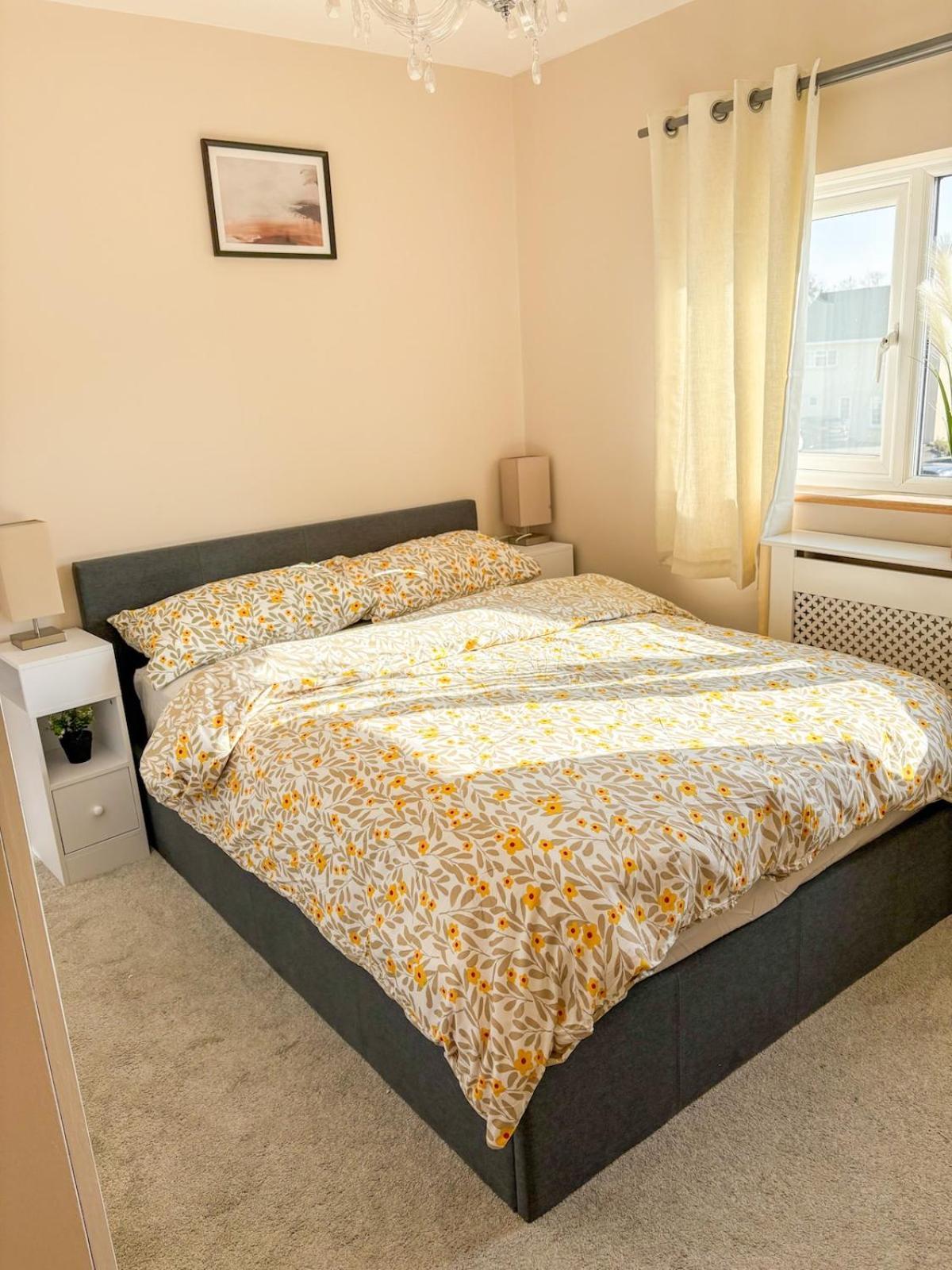 Home In Upminster Bagian luar foto