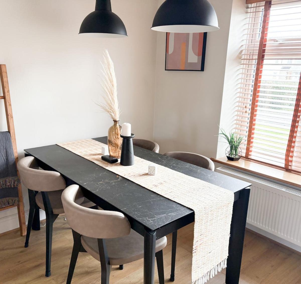Home In Upminster Bagian luar foto